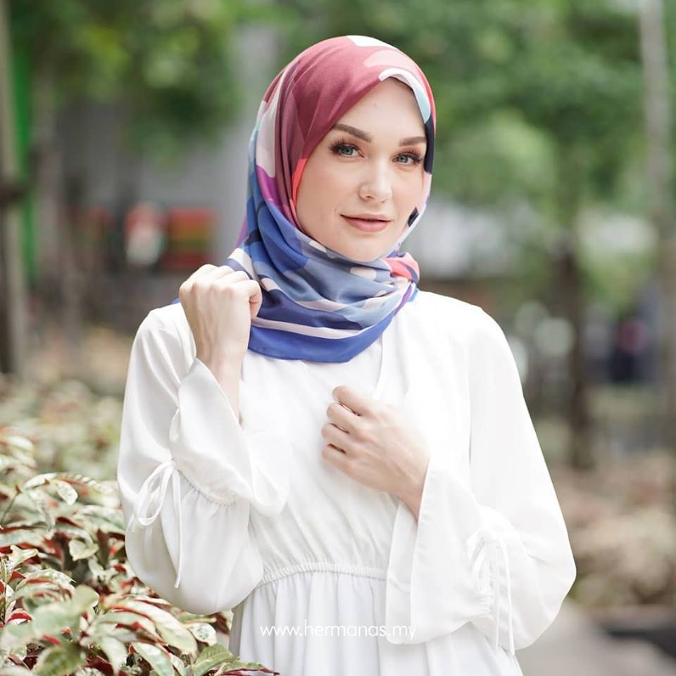 Malaysia hijab Hermanas